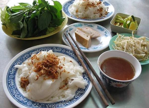 Bánh cuốn là món ăn sáng nổi tiếng đất Hải Phòng.