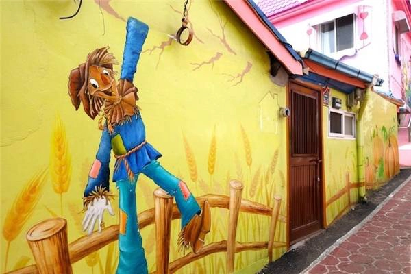 Anh bạn Scarecrow khi nào cũng vui nhộn... (Ảnh: Trip Zilla) Anh bạn Scarecrow khi nào cũng vui nhộn... (Ảnh: Trip Zilla)