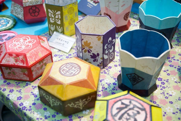 Tầng hầm của khu Ssamzigil là nơi bày bán các mặt hàng thủ công mỹ nghệ. Ảnh: Sweetandtastytv.com