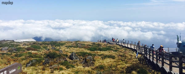 Núi Hallsan ở Jeju là ngọn núi cao nhất của Hàn Quốc.