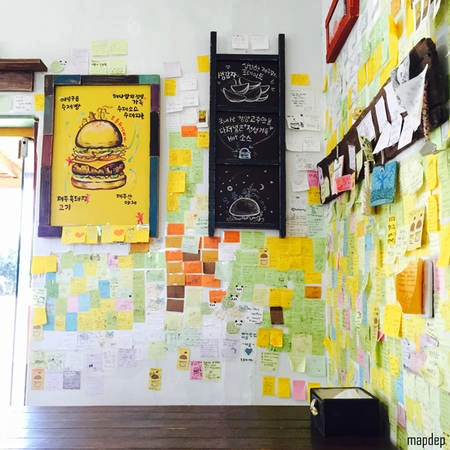 Hamburger ở đây được làm từ nhân thịt heo đen.