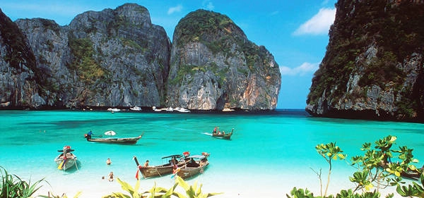 Krabi, Thái Lan: Là một trong những tỉnh phía Nam của Thái Lan, Krabi nằm dọc theo bờ biển Andaman và cách Bangkok 814 km. Krabi khá thanh bình, yên ả thích hợp cho những du khách muốn tìm kiếm cho mình nơi để ngắm bờ biển dài với bãi biển cát trắng mịn, nước trong xanh hay thong dong thả bước ngắm hoàng hôn rực rỡ. Ảnh: zaraismail.com Krabi, Thái Lan: Là một trong những tỉnh phía Nam của Thái Lan, Krabi nằm dọc theo bờ biển Andaman và cách Bangkok 814 km. Krabi khá thanh bình, yên ả thích hợp cho những du khách muốn tìm kiếm cho mình nơi để ngắm bờ biển dài với bãi biển cát trắng mịn, nước trong xanh hay thong dong thả bước ngắm hoàng hôn rực rỡ. Ảnh: zaraismail.com