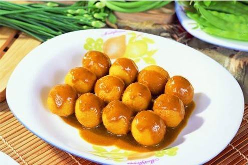 Đây đều là những món ăn mang đậm hương vị của Hong Kong được khách du lịch ưa chuộng. Hong-Kong-hut-hon-du-khach-bang-cach-nao-ivivu-12