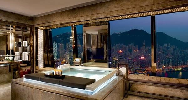 Từ các phòng của khách sạn, bạn có thể ngắm hầu hết cảnh quan của cả Hong Kong. Nội thất của The Upper House bài trí theo phong cách cổ điển, sang trọng cùng hệ thống phòng tắm vô cùng hào hoa. Ngoài ra, ở cầu thang máy của khách sạn bạn còn dễ dàng gặp được các ngôi sao điện ảnh nổi tiếng. Từ các phòng của khách sạn, bạn có thể ngắm hầu hết cảnh quan của cả Hong Kong. Nội thất của The Upper House bài trí theo phong cách cổ điển, sang trọng cùng hệ thống phòng tắm vô cùng hào hoa. Ngoài ra, ở cầu thang máy của khách sạn bạn còn dễ dàng gặp được các ngôi sao điện ảnh nổi tiếng.
