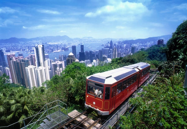 The Peak Tram - tuyến đường sắt có dây kéo dốc nhất trên thế giới.