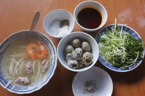 Bánh canh đặc phong cách Huế. Bánh canh đặc phong cách Huế.