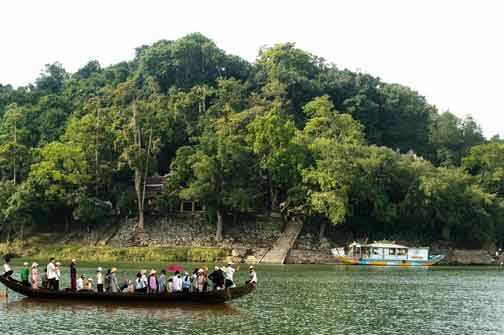 Lên đỉnh cao mới thấy vẻ uy nghi của Hòn Chén