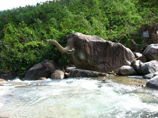 Du lịch Huế khám phá suối Voi