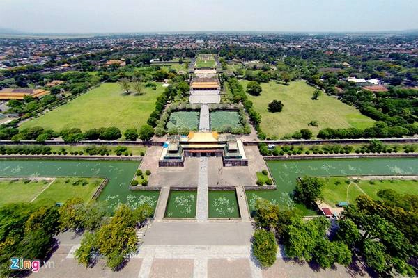 Kinh-thanh-Hue-nhin-tu-camera-bay-ivivu-1