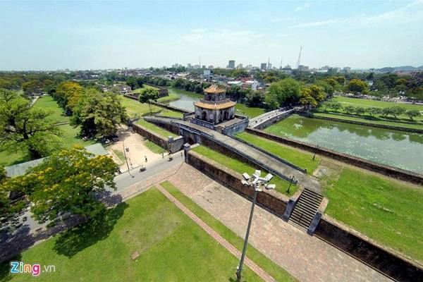 Kinh-thanh-Hue-nhin-tu-camera-bay-ivivu-12