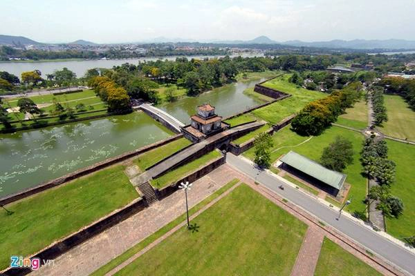 Kinh-thanh-Hue-nhin-tu-camera-bay-ivivu-13