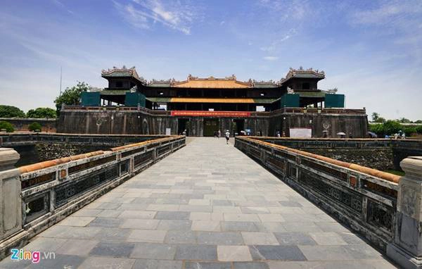 Kinh-thanh-Hue-nhin-tu-camera-bay-ivivu-5