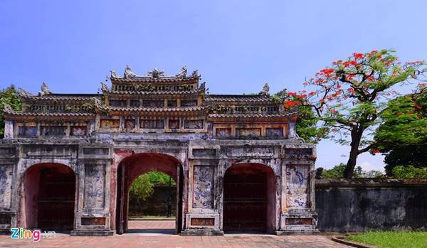 Kinh-thanh-Hue-nhin-tu-camera-bay-ivivu-7