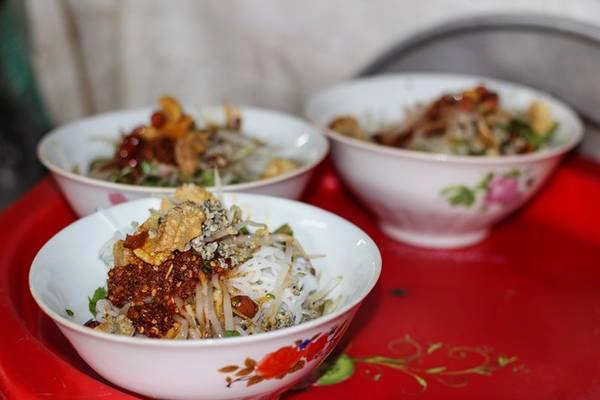 Bún hến, món ăn đặc trưng của người Huế, được lòng của những vị khách phương xa. Bún hến, món ăn đặc trưng của người Huế, được lòng của những vị khách phương xa.