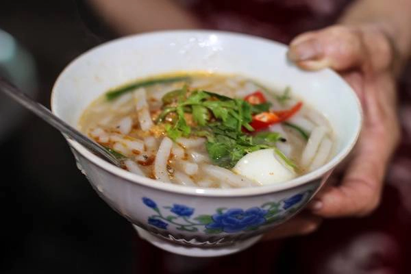 Bánh canh cua và trứng cút. Bánh canh cua và trứng cút.