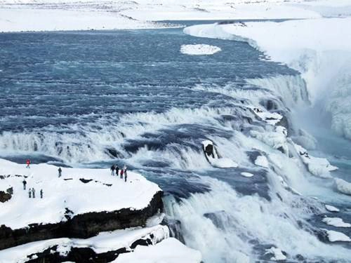 Thác Vàng Gullfoss đóng băng trong mùa Đông