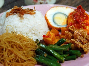 11-nasi-uduk-iVIVU.com