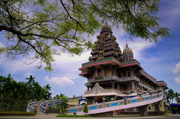 Nhà thờ Annai Velangkani với kiến trúc Ấn Độ. Ảnh: sitohanguntuktapanuli.wordpress.com Nhà thờ Annai Velangkani với kiến trúc Ấn Độ. Ảnh: sitohanguntuktapanuli.wordpress.com