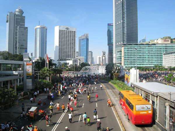 Đường phố nhộn nhịp ở Jakarta. Ảnh: en.wikipedia.org Đường phố nhộn nhịp ở Jakarta. Ảnh: en.wikipedia.org