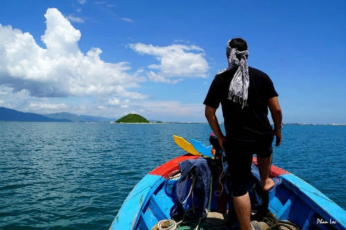 con-duong-nam-duoi-muc-nuoc-bien-o-khanh-hoa-ivivu-3