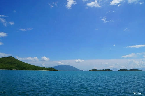 con-duong-nam-duoi-muc-nuoc-bien-o-khanh-hoa-ivivu-4