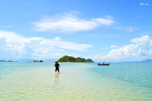 con-duong-nam-duoi-muc-nuoc-bien-o-khanh-hoa-ivivu-5