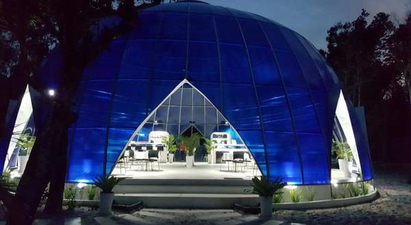 Không chỉ phòng nghỉ được xây dựng theo phong cách mái vòm, nhà hàng ở Moonlight Resort cũng được được thiết kế giống như vậy. Không chỉ phòng nghỉ được xây dựng theo phong cách mái vòm, nhà hàng ở Moonlight Resort cũng được được thiết kế giống như vậy.