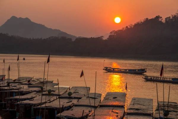 Du lich Lao an tuong voi  thanh pho hoang hon Luang Prabang ivivu 4