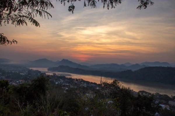 Du lich Lao an tuong voi  thanh pho hoang hon Luang Prabang ivivu 8