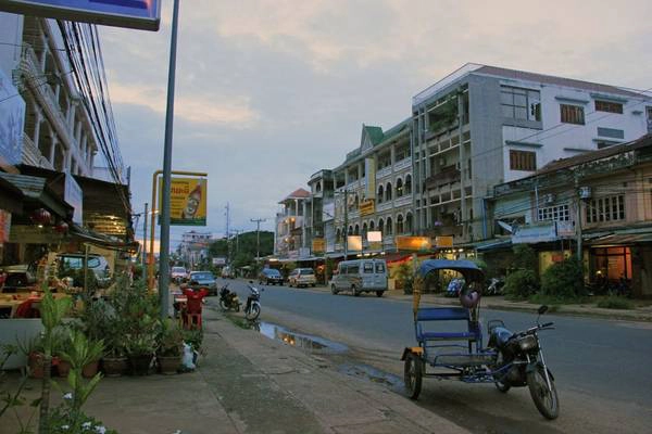 Đường phố ở Pakse. Ảnh: en.vietnamitasenmadrid.com Đường phố ở Pakse. Ảnh: en.vietnamitasenmadrid.com