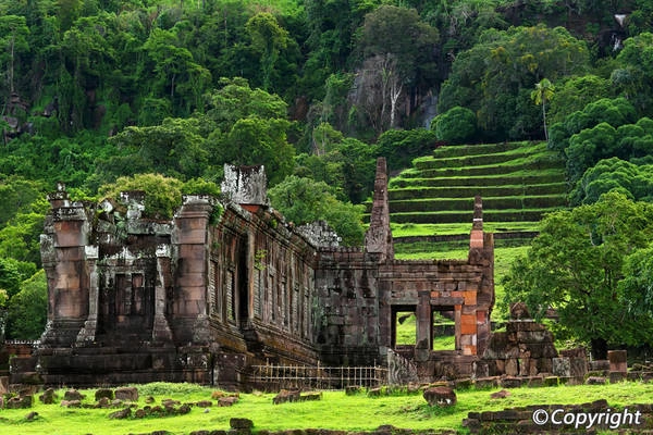 Wat Phu là một quần thể đài bằng đá và là một kỳ công kiến trúc, được xây dựng qua nhiều thế kỷ. Ảnh: visit-mekong.com Wat Phu là một quần thể đài bằng đá và là một kỳ công kiến trúc, được xây dựng qua nhiều thế kỷ. Ảnh: visit-mekong.com