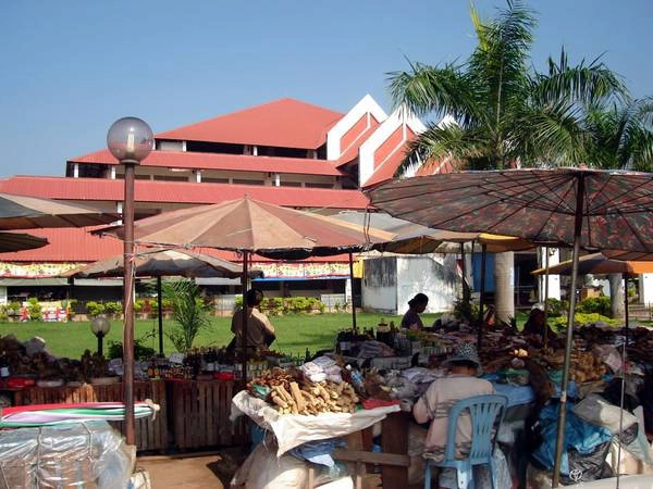Chợ SavanxayẢnh: panoramio.com Chợ SavanxayẢnh: panoramio.com