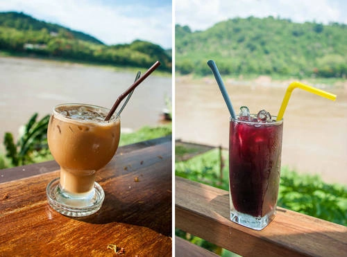 Cà phê Lào Cà phê Lào có hương vị rất đậm đà. Hầu hết người Lào không uống cà phê đen mà pha với sữa bột, sữa đặc có đường để tăng thêm phần hấp dẫn. Trời nóng bức, uống một ly cà phê sữa đá với hương vị Lào đặc trưng sẽ thổi bay mệt mỏi. Ảnh: legalnomads.
