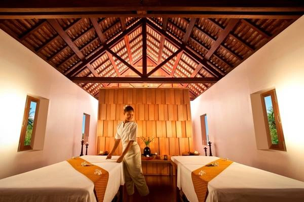 Phòng spa mở cửa hàng ngày, cung cấp nhiều loại hình thư giãn, bao gồm các loại massage truyền thống của Lào, Thái Lan... Ngoài ra khu vực tập gym được trang bị đầy đủ những dụng cụ hiện đại, cùng không gian tập yoga, thiền cho du khách. Phòng gym mở cửa 24/24. Ảnh: Sofitel Luang Prabang Phòng spa mở cửa hàng ngày, cung cấp nhiều loại hình thư giãn, bao gồm các loại massage truyền thống của Lào, Thái Lan... Ngoài ra khu vực tập gym được trang bị đầy đủ những dụng cụ hiện đại, cùng không gian tập yoga, thiền cho du khách. Phòng gym mở cửa 24/24. Ảnh: Sofitel Luang Prabang