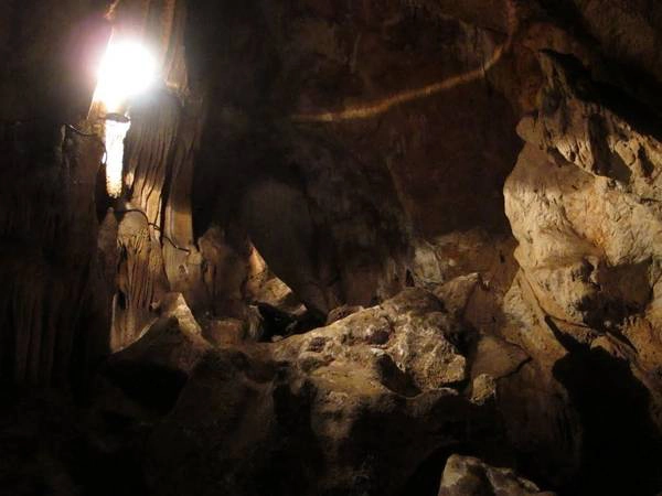  Một góc của hang Chiều. Ảnh: ST