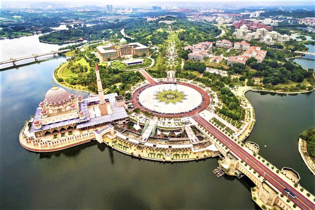 Putrajaya nhìn từ trên cao