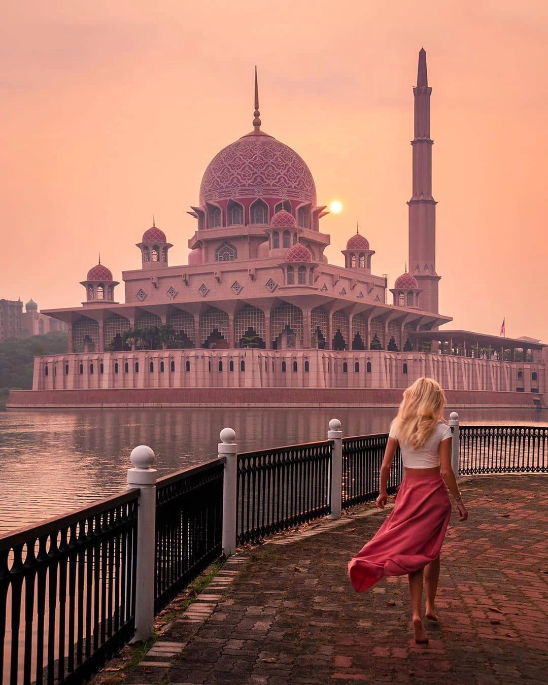 Nhà thờ hồi giáo Putra Mosque. Ảnh: @cjmaddock.