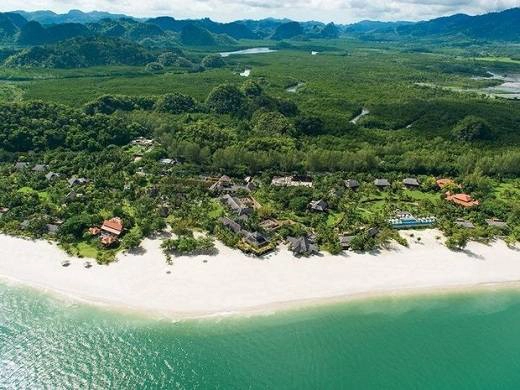 Đảo Langkawi tươi xanh khi nhìn từ trên cao. Đảo Langkawi tươi xanh khi nhìn từ trên cao.