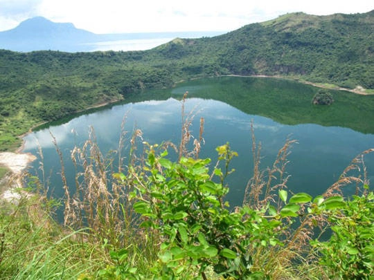 Du lịch Philippines - hồ Taal - miệng núi lửa - iVIVU.com