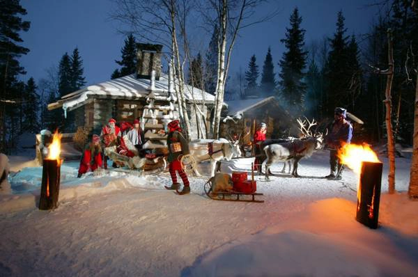 Được biết, “Ông già Noel” đã trở thành ngành công nghiệp chủ lực thu nhiều lợi nhuận tại Rovaniemi, từ những năm 1950 sau chuyến thăm của đệ nhất phu nhân Mỹ Eleanor Roosevelt.