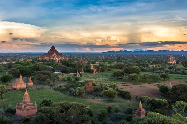 Du lich Myanmar kham pha ve dep cua thanh pho co Bagan