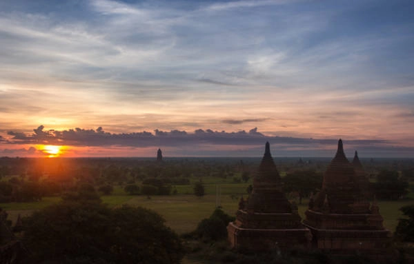 Du lich Myanmar kham pha ve dep cua thanh pho co Bagan