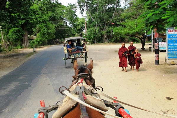 Du lịch Myanmar - Đi thăm đền chùa Bagan - iVIVU.com