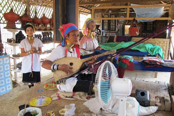 Du lịch Myanmar - làng cổ dài Kanyan 3 - iVIVU.com