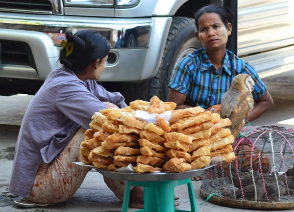 Hầu hết các loại bánh ở Myanmar được làm từ bột gạo hoặc bột nếp. Hầu hết các loại bánh ở Myanmar được làm từ bột gạo hoặc bột nếp.