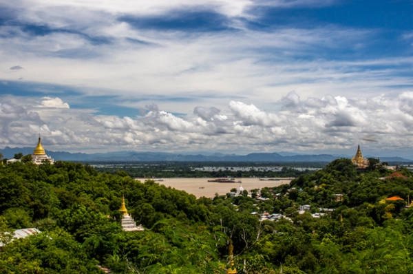 Tầm nhìn tuyệt đẹp nhìn từ đỉnh của Sagaing Hill 