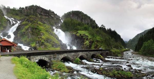Cầu sáu vòm bắc qua thác Latefossen - Ảnh: panoramio Cầu sáu vòm bắc qua thác Latefossen - Ảnh: panoramio