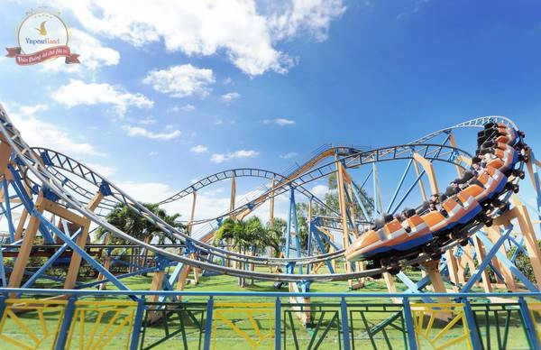 Tàu lượn siêu tốc tại Vinpearl Land. Ảnh: ST