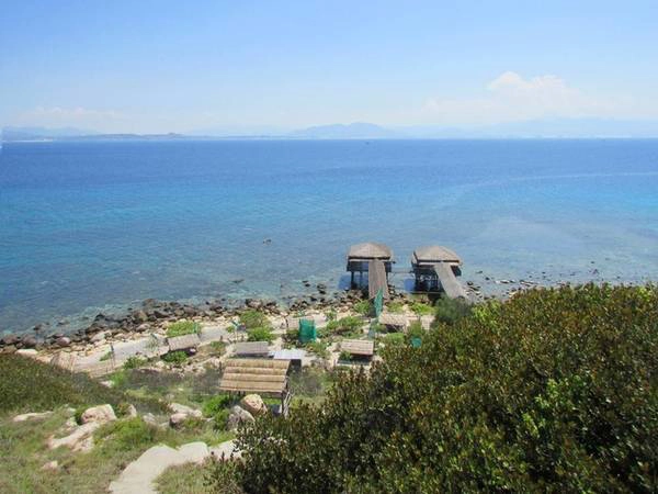 Hòn Nội là một đảo yến thuộc thành phố Nha Trang, Khánh Hòa. Để tới đây, du khách phải mất hơn một giờ đi tàu từ cảng Cầu Đá. Quãng đường dài khoảng 25 km (chừng 13 hải lý). Hòn Nội là một đảo yến thuộc thành phố Nha Trang, Khánh Hòa. Để tới đây, du khách phải mất hơn một giờ đi tàu từ cảng Cầu Đá. Quãng đường dài khoảng 25 km (chừng 13 hải lý).