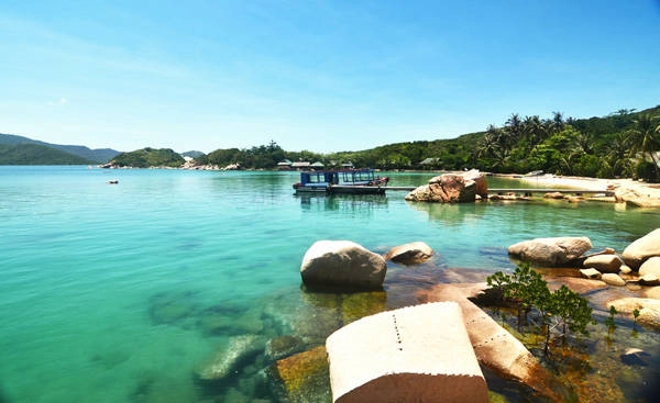 Hòn Ông chỉ có một resort để bạn nghỉ ngơi. Ảnh: Hải Nam Hòn Ông chỉ có một resort để bạn nghỉ ngơi. Ảnh: Hải Nam